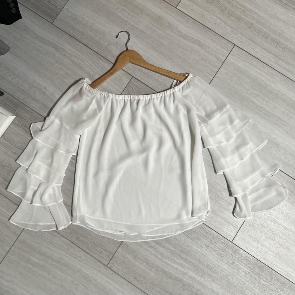 Off shoulder, ruffle sleeves